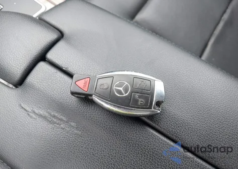 2011 Mercedes-Benz E 350 4Matic z USA, uszkodzony, nr VIN WDDHF8HB7BA435767